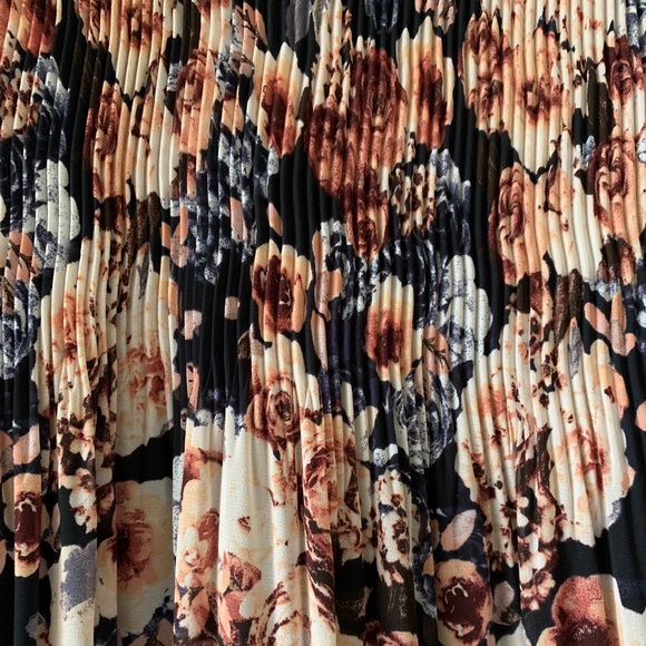 *SOLD* Floral Mock Neck Dress - Picture 3 of 4